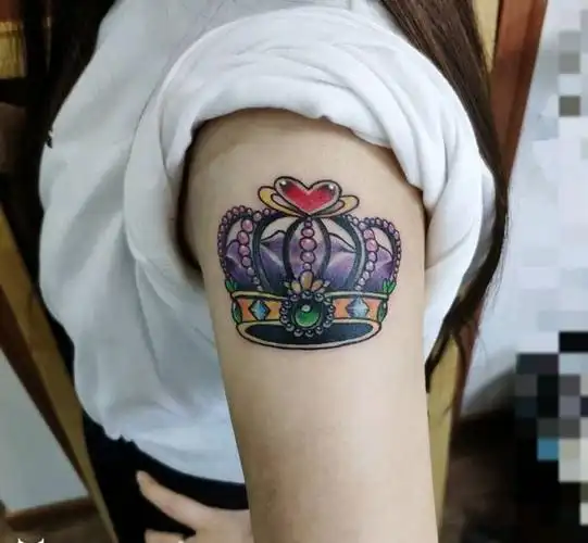 皇冠遮盖旧纹身与疤痕纹身图片_手臂纹身图案