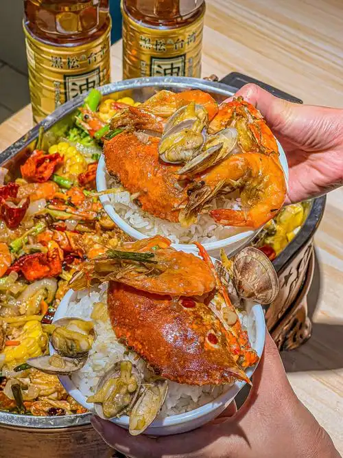 在沙坡尾这块性价比很93!和朋友点了个海鲜拼盘
