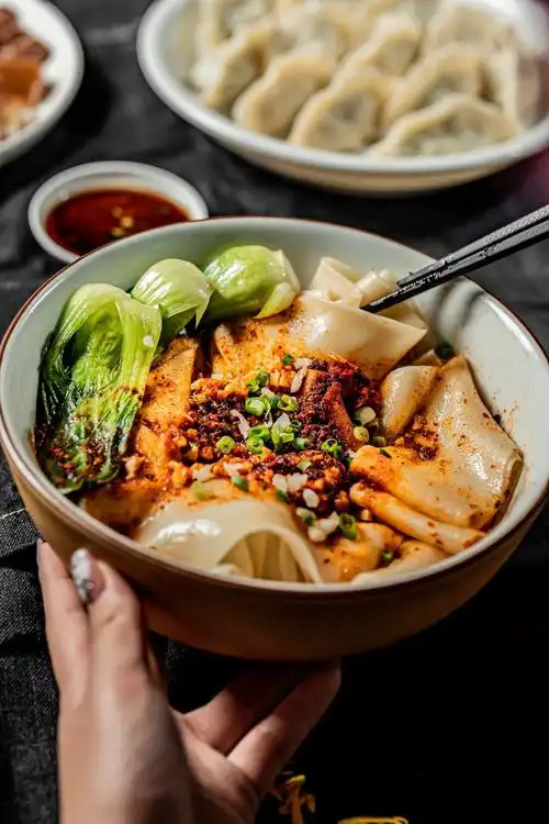 招牌② · 超正宗「 传统油泼biangbiang面」和广东人日常吃的饺子