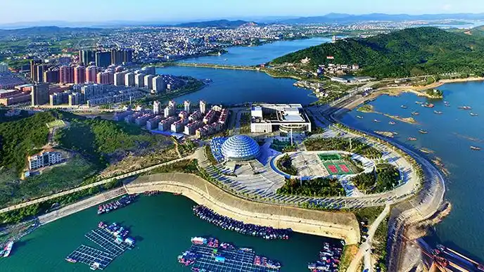 下一页 作品名称: 鄱阳湖上都昌县  作品描述:   拍摄地点: 都昌县城