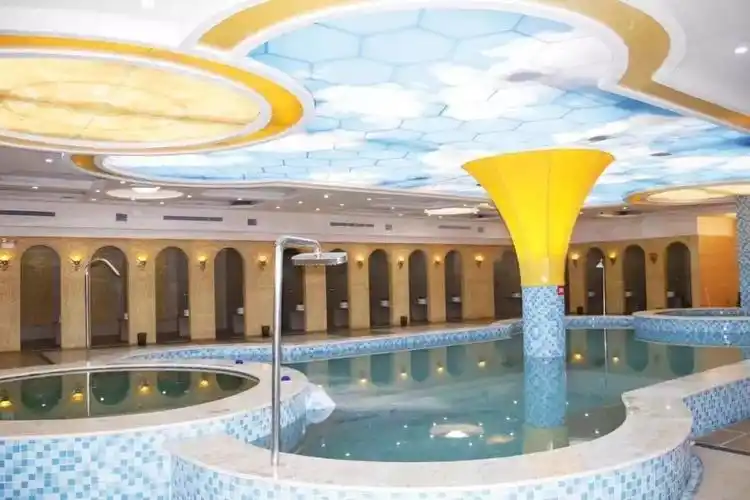 洗浴区空间很大洗浴室山水公馆温泉会所地处焦作北环路山阳区城管局