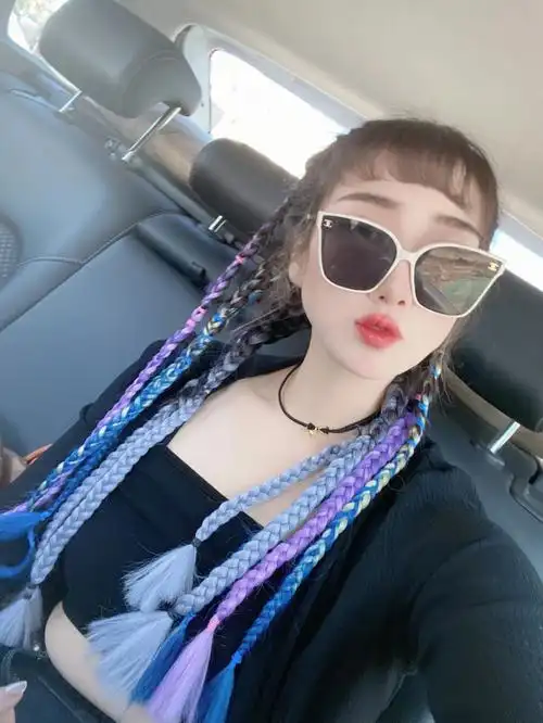 三亚夜市短发脏辫