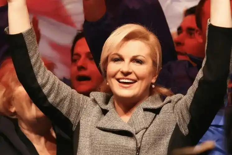 科琳达:克罗地亚美女总统,身材傲人,做出惊世之举,头号足球迷_语言