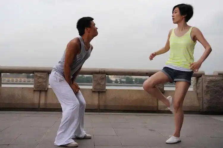 为什么被踢到蛋蛋时疼的却是肚子?