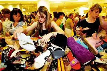 中国人出境就成购物狂 平均花987美元世界第一-高消费-北方网-新闻