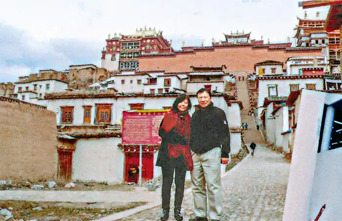 在郭炳湘的纪念刊物中,他的妻子李天颖没有长篇大论的悼词,只在最后一