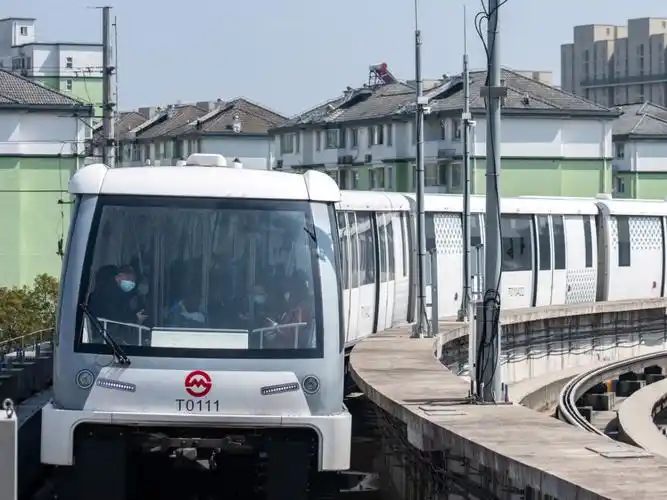 上海地铁浦江线t0104进站 摄于闵瑞路 往沈杜公路方向