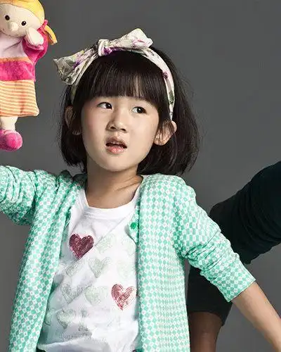 陆毅女儿双马尾美照 陆雨萱示范女童发型【7】