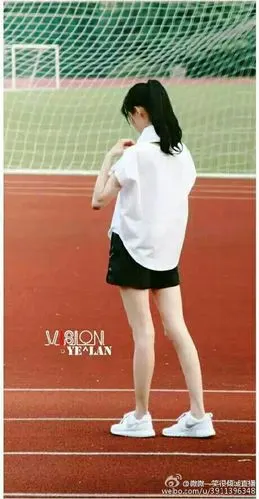 微微一笑很倾城路透郑爽操场奔跑爽妹子颜值越来越高了