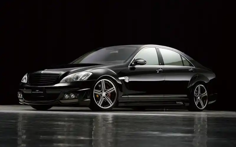 壁纸 梅赛德斯 - 奔驰黑色野牛车侧视图