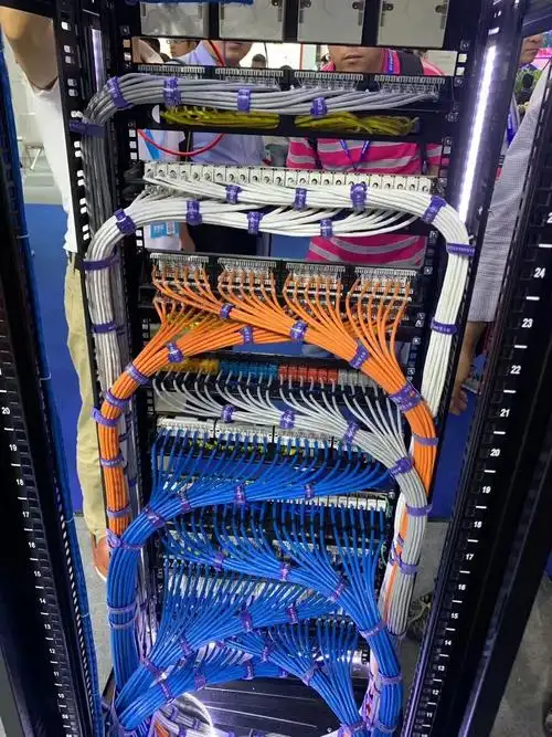 如何区分网线是几类的_弱电机柜乱如何解决?教你如何理线?