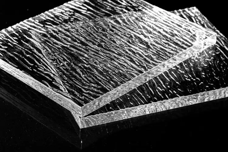 和亚克力板材有什么区别?