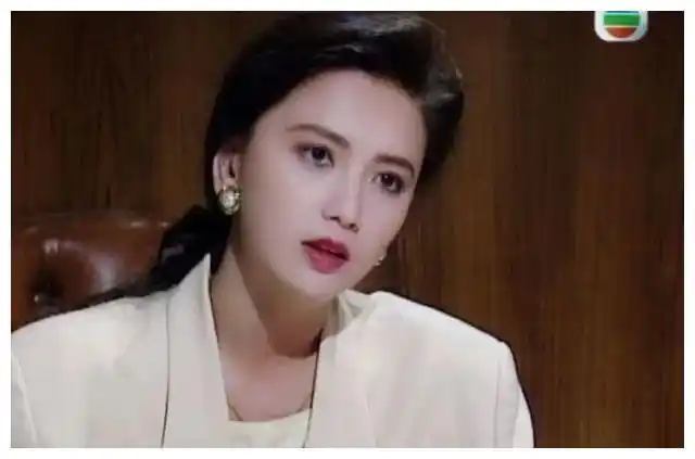 与梁朝伟初恋6年,曾被富豪丈夫宠上天,结婚6年后被请出家门!