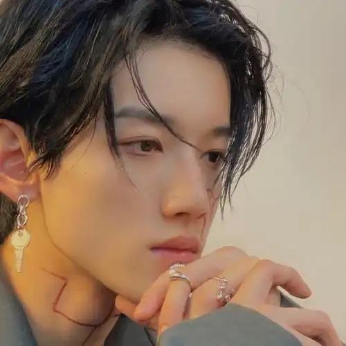 一组招蜂引蝶的男生头像