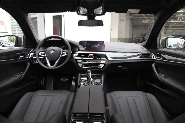 宝马5系525li m运动套装内饰全景正拍