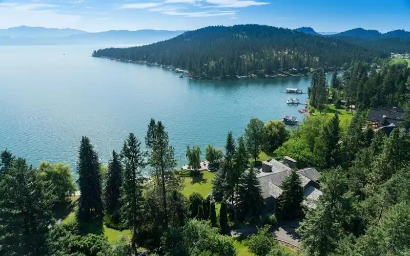 【豪宅赏析】蒙大拿州原生态的古朴湖景庄园(lakeside, montana