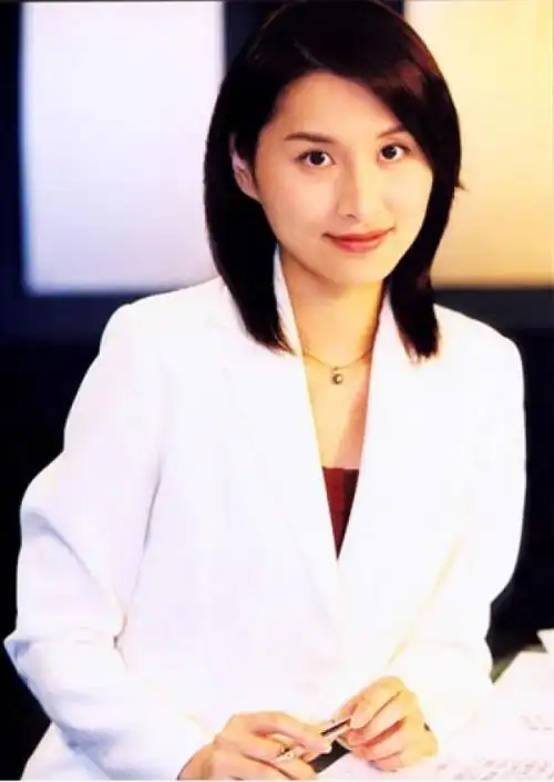 何炅女友亲密照曝光 何炅老婆王菁照片资料及家庭背景