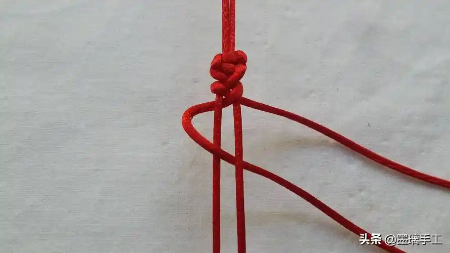 一根红绳手链编法花2分钟就能学会编1条红绳手链