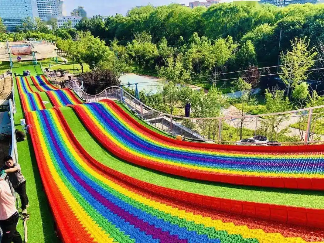103米长彩虹滑道来海淀了