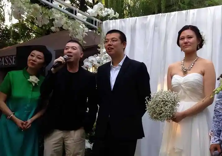 王朔最红时,冯小刚也为他鞍前马后,分手后,却无颜参加女儿婚礼_沈旭佳