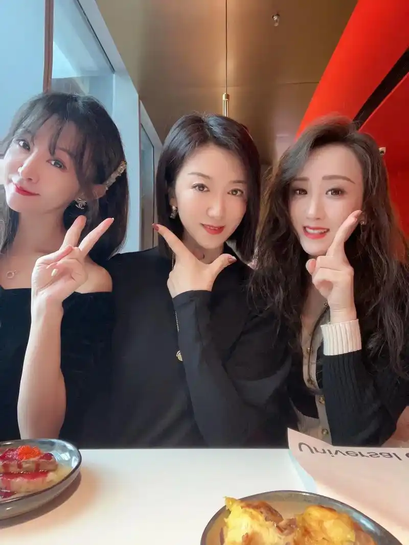 和美女妹妹们做朋友真开心09.