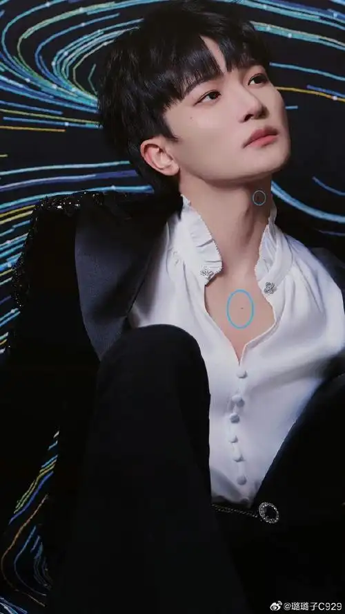 周深的痣一颗也不能少