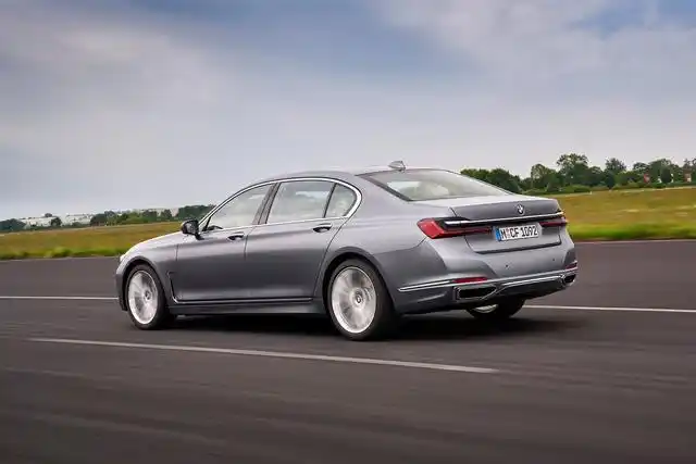 可使730d和730dxdrive从0加速至100公里每小时的秒数加快了0.