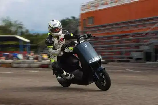 赛车新配置改装一辆雅迪g5争霸赛场