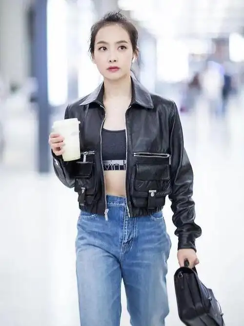 宋茜要不要这么会穿走机场鞋子吊牌也不摘搭小白t洋气到爆