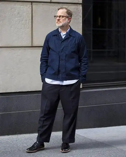 男人到了中年怎么穿?看看这位时尚大叔,年过50这样穿很显品位