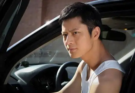 第四个赵斌的扮演者林江国,与张亮一样,多次出演这个编剧的剧集,且都