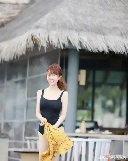 30岁的张檬身材可真好,穿连体泳衣大秀好身材,也越来越美啦_吊带_造型