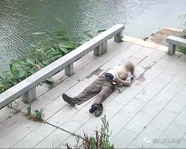 平政桥下发现一男尸已在水中浸泡十多天望知情者提供线索