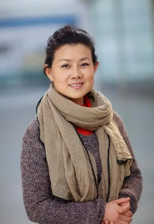 丁嘉丽可是娱乐圈里的一股清流,演技特别棒,拿了不少大奖,像金鸡奖