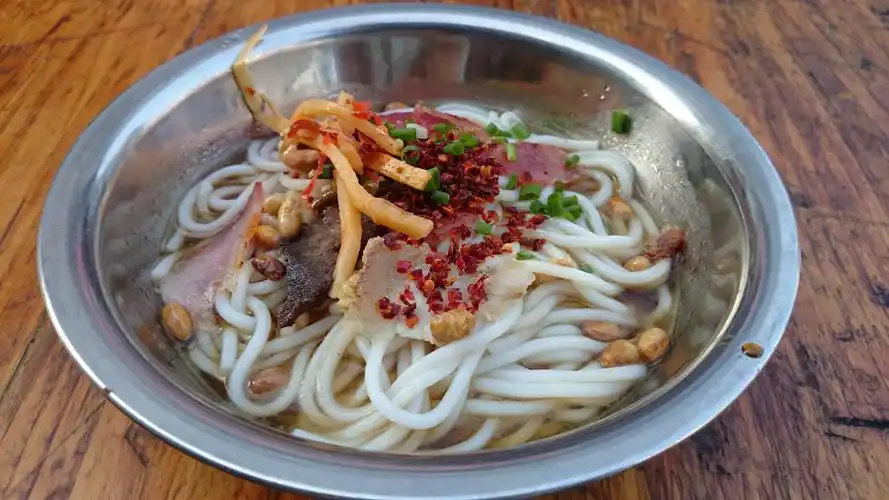 广西特产小吃: 桂林米粉