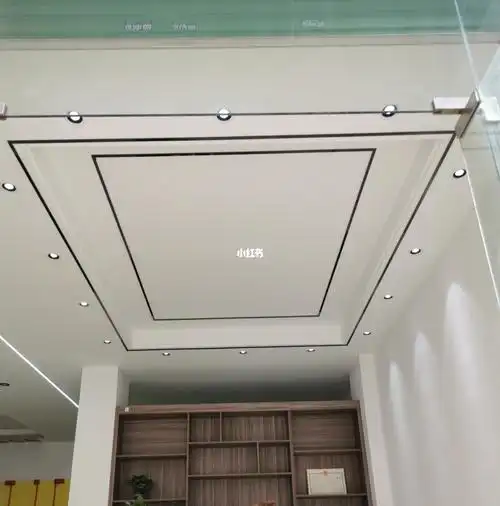 天花吊顶不锈钢条安装前后效果对比