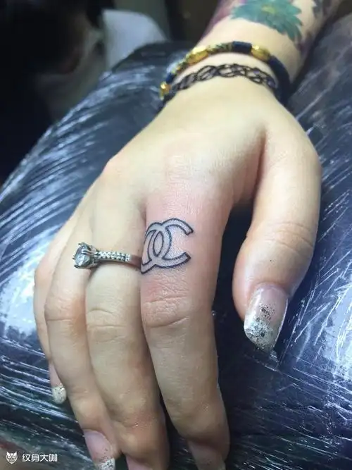 香奈儿_纹身图案手稿图片_王东的纹身作品集