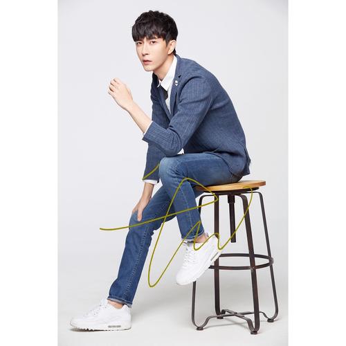 6寸    于朦胧    亲笔签名照片     8  号