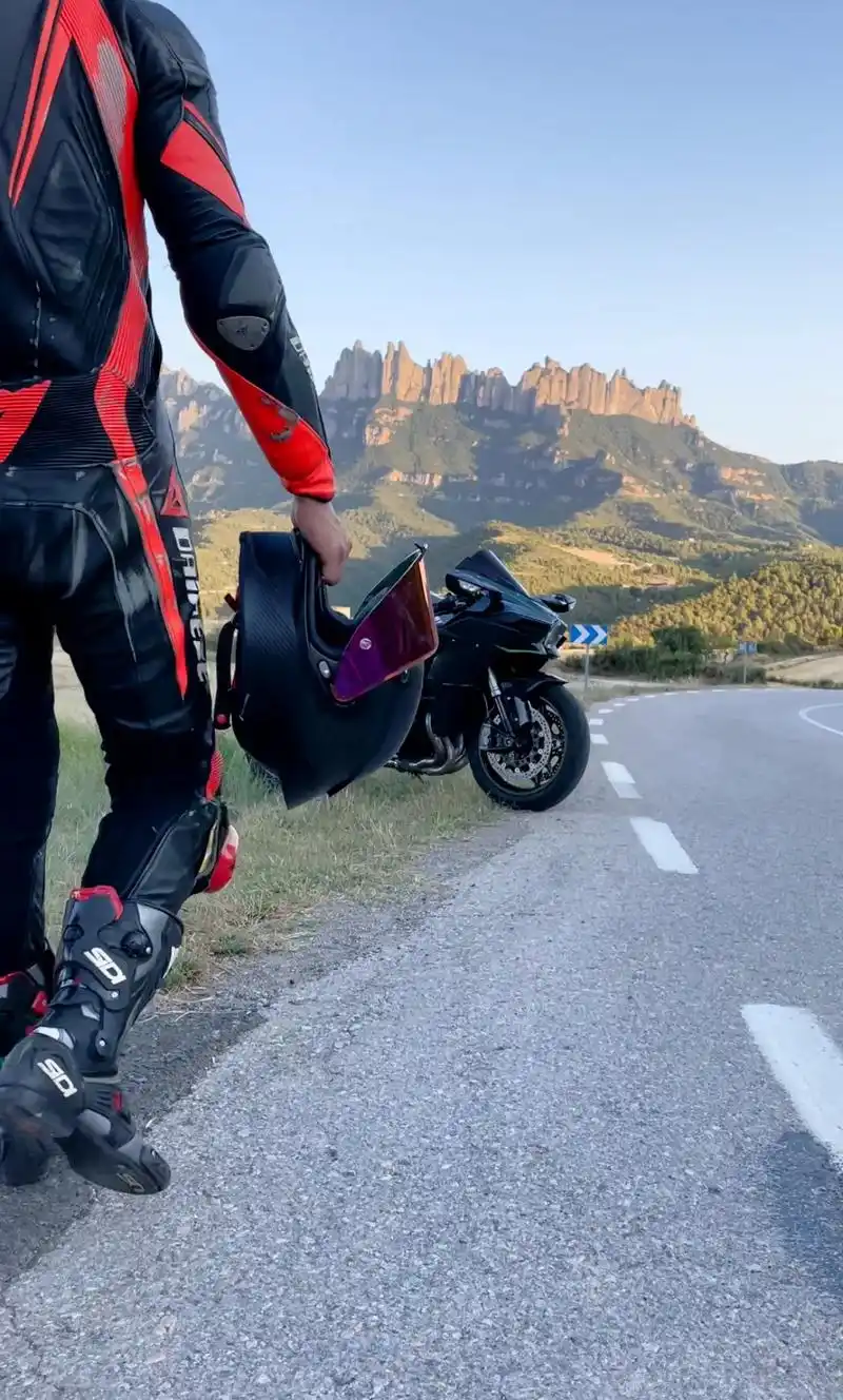 机车摄影 #兜风小摩托 #青春有很多样子 #川崎h2 - 抖音