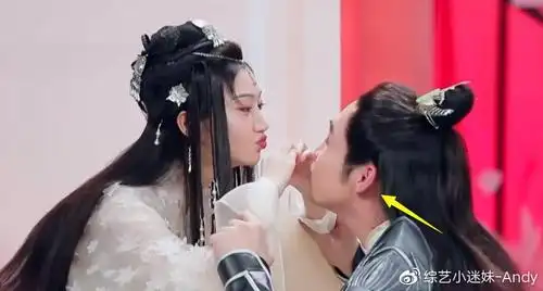 快本景甜护崽行为太明显张彬彬紧张忘词亲密动作红透双耳