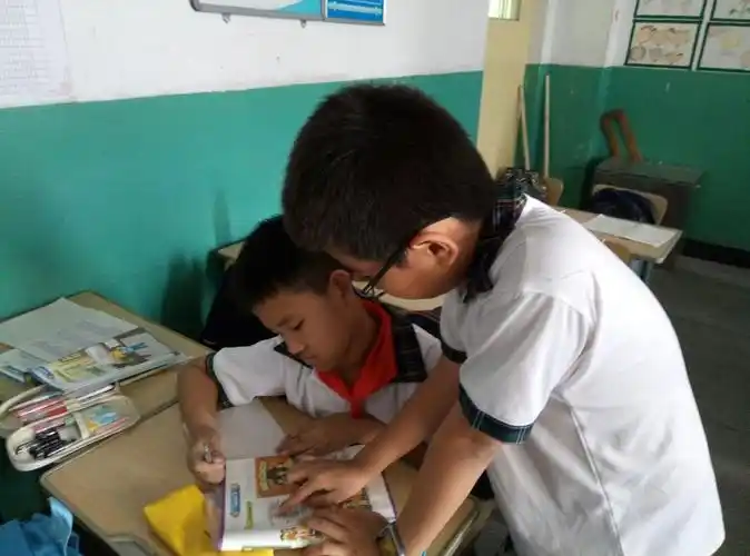 同学之间互相帮助,多有正能量啊!