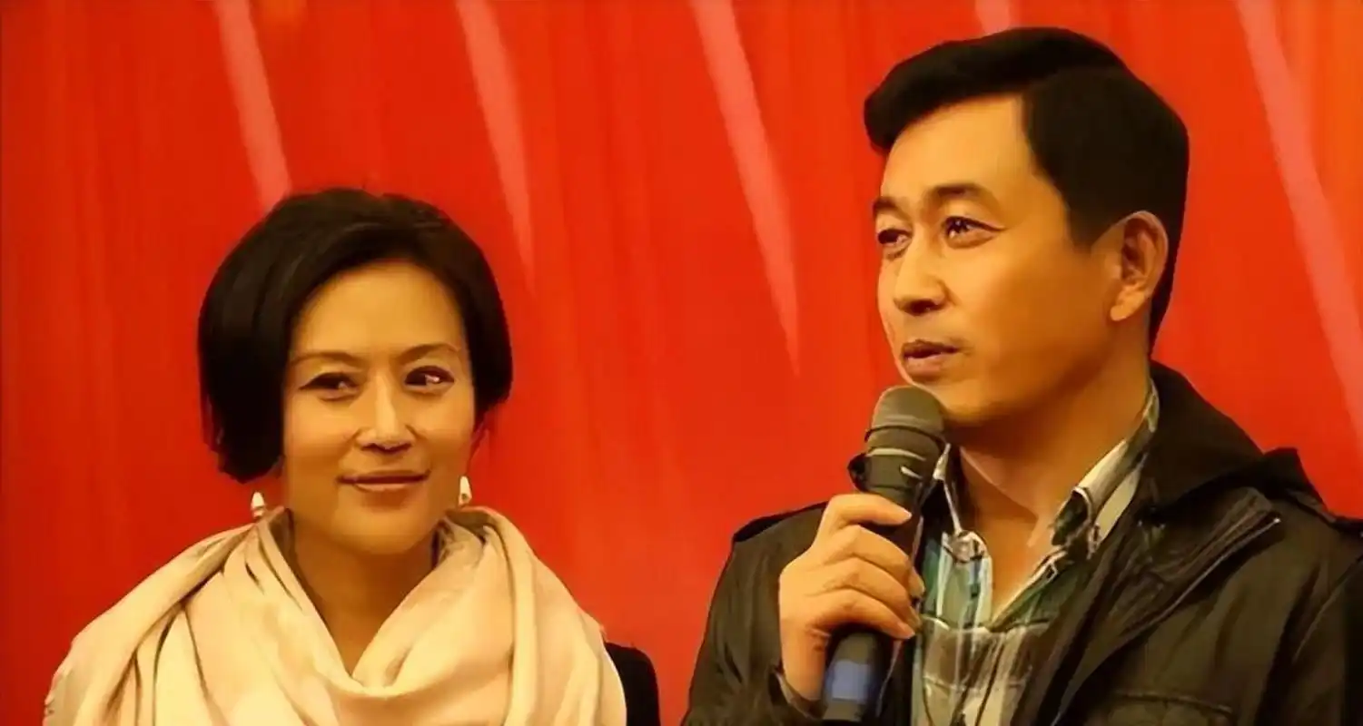 王志飞在娱乐圈成名后,感情生活频频出现波折,与第一任妻子李健离婚