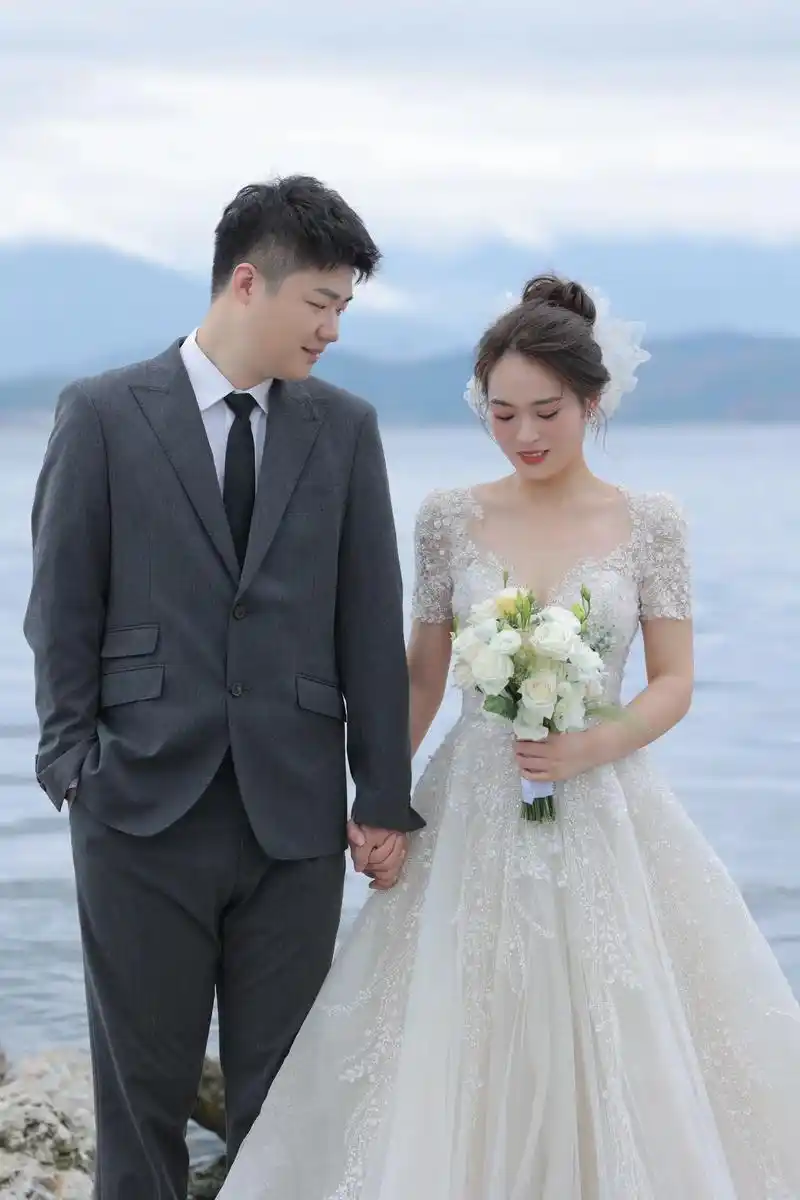 未修图 感觉还不错 期待成片98#白木原摄影 #大理婚纱照 - 抖音