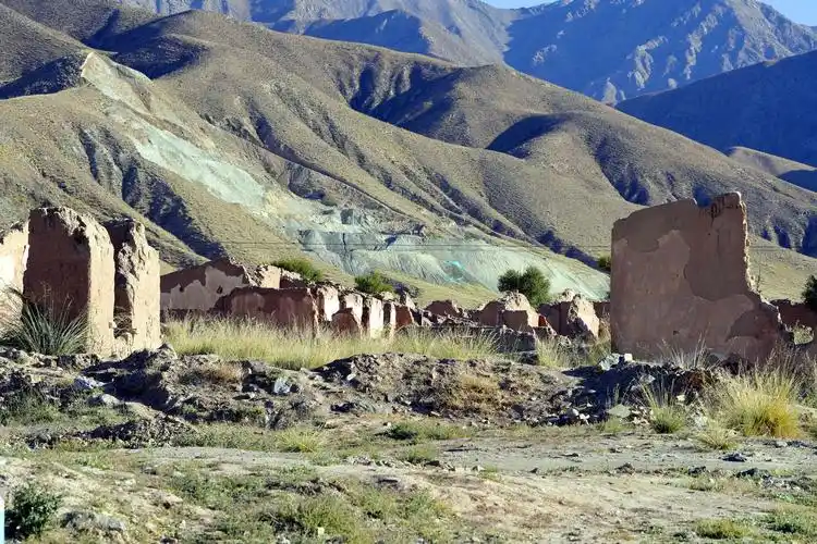 岁月遗迹——记阿克塞哈萨克族自治县县治所在地博罗转井镇的整体遗弃