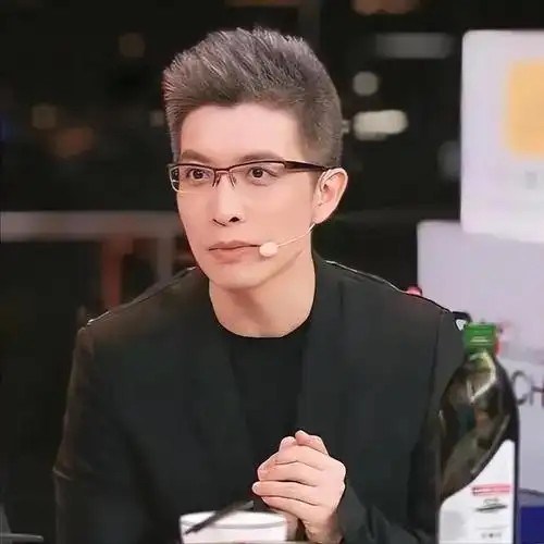 朱广权:从"高考失利"到逼疯手语老师的"央视最强段子手"