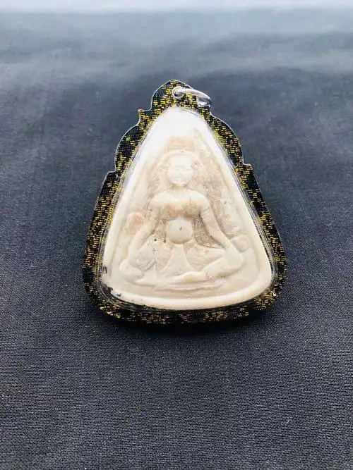 一折佛牌 泰国 阴牌_泰国佛牌正品阴法黑法阿赞姜凯巨人女神海神赌运