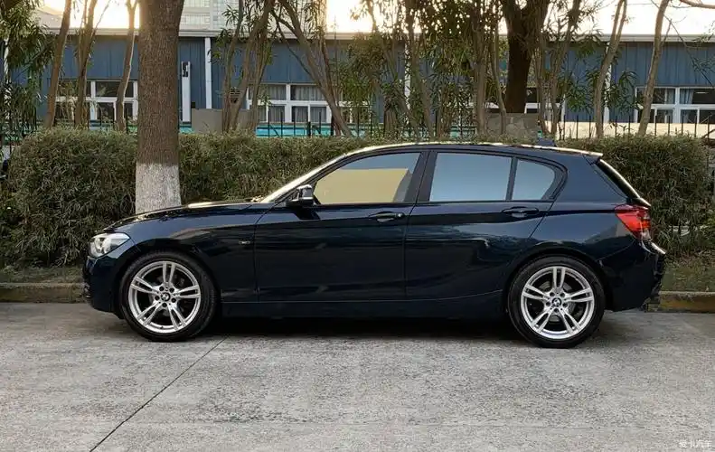 出2012款进口宝马1系f20运动版118i