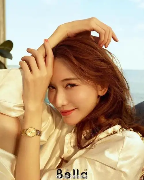 林志玲最新黑白大片释出海边漫步修长美腿抢镜