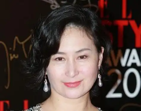 1993年陈百强去世后,已为人妻的何超琼为何不顾世俗去扶灵?