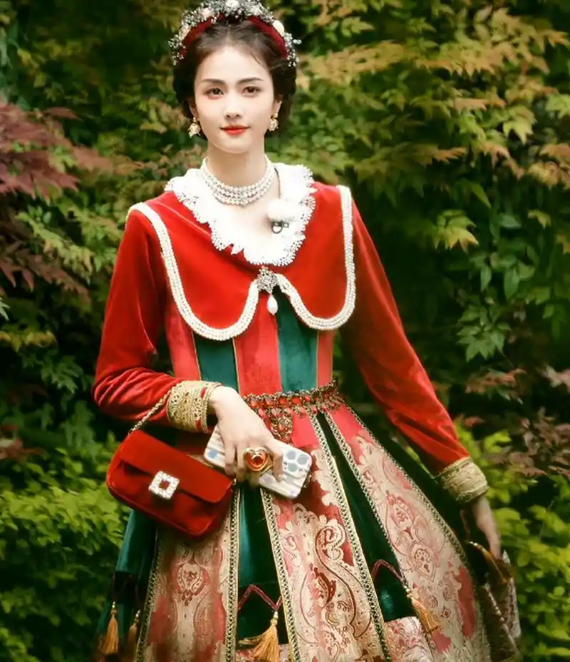 白鹿这组图片拍得太绝了,好像油墨画中走出来的公主一样.